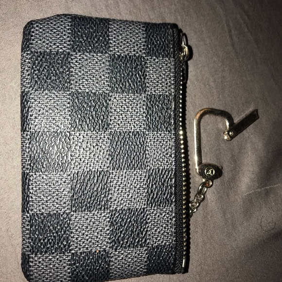 %100 authentic wallets. - Picture 2 of 8